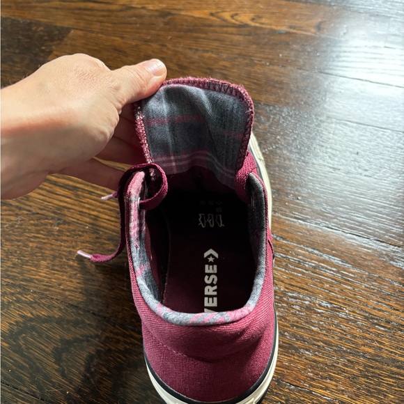 EUC Burgundy Converse Low Tops - Picture 6 of 7